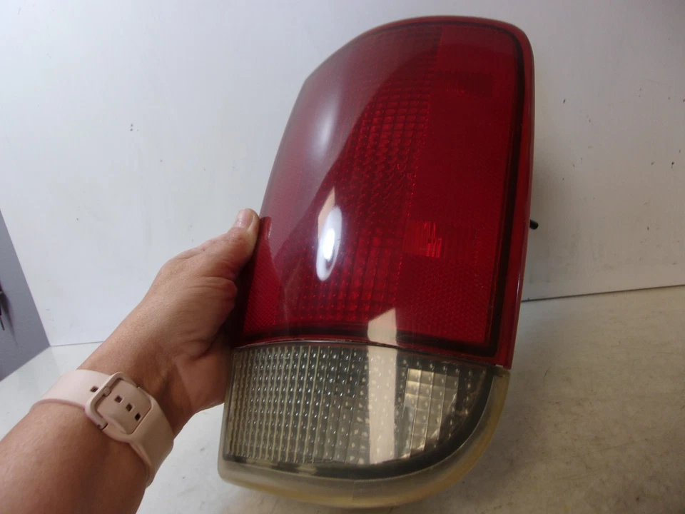 1995 - 2005 Chevrolet S10 Blazer / GMC S15 Jimmy Passenger RH Tail Light OEM - Image 3 of 4