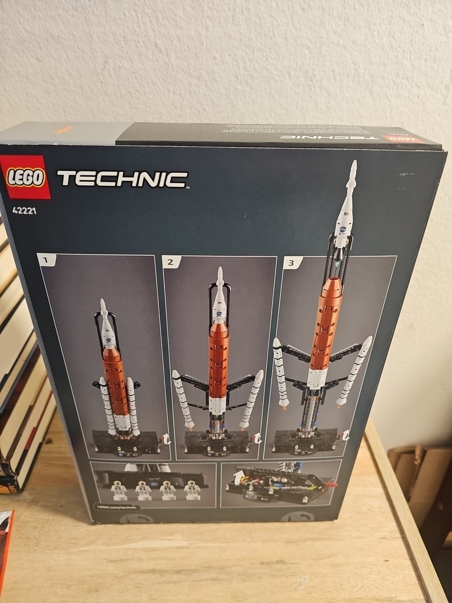 NASA Artemis Space Launch System Rocket LEGO 42221 New In Box