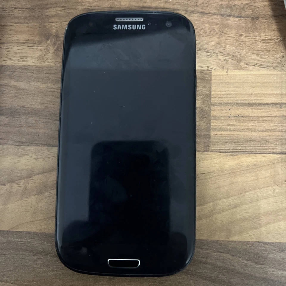 Samsung Galaxy S III S3 16GB Marble White Unlocked Average Condition Grade C 141, photo 3 of 5