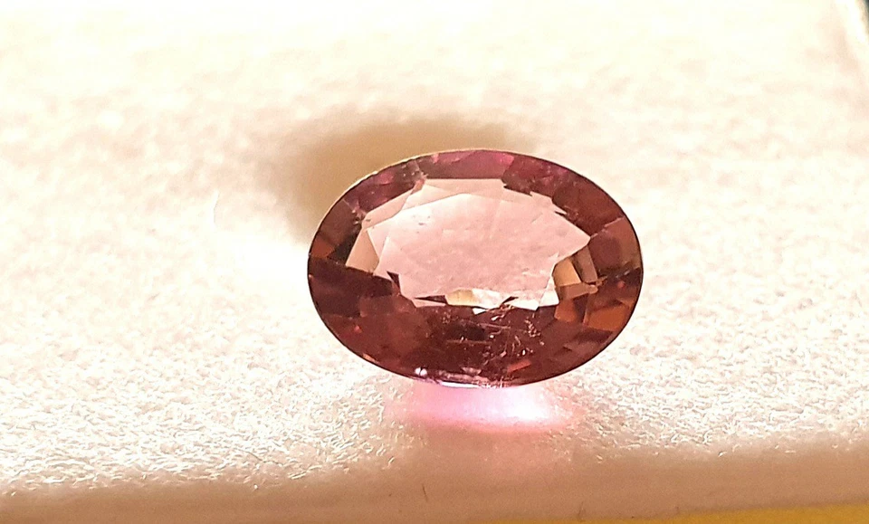 Rubellit 9x7mm Oval Facettiert 1,64ct. - Bild 4 von 4
