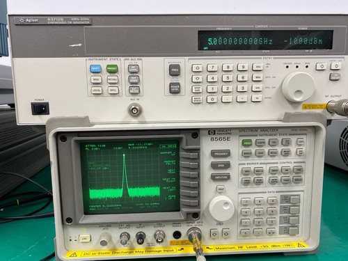 Agilent 83712B Signal Generator Sweep 10MHz to 20GHz opt 1E1/1E8 - Picture 9 of 12