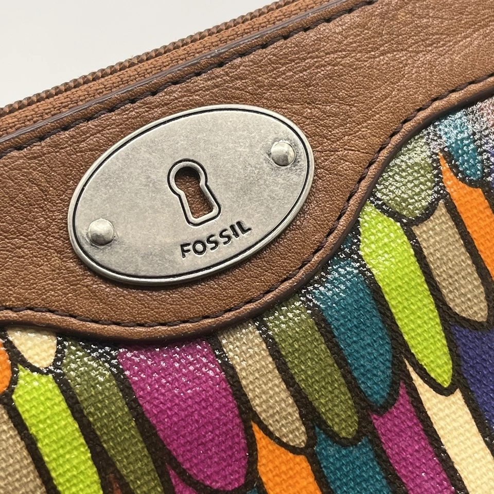 Cartera Bolso sin asas Fossil Muñequera 4x7 pulgadas Barras Arco Iris con logotipo de cerradura Cuero Foto 3 de 4