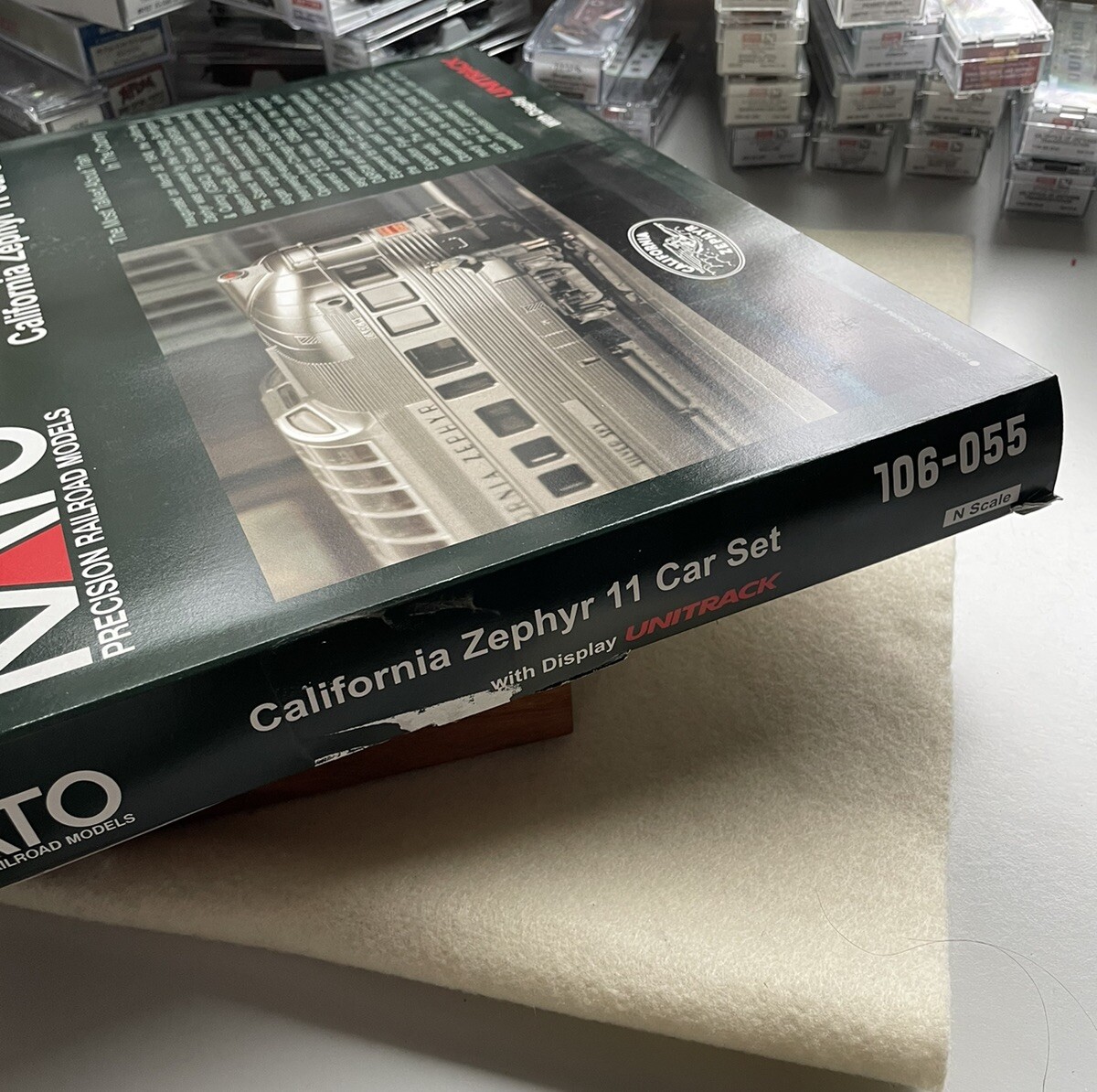 KATO NScale California Zephyr 11 Car Set with Unitrack Item No. 106