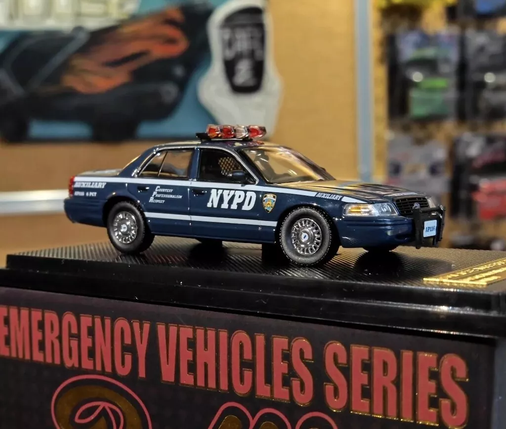 Rollin 1:64 Blue Chase CV CROWN VICTORIA NYPD Police Model