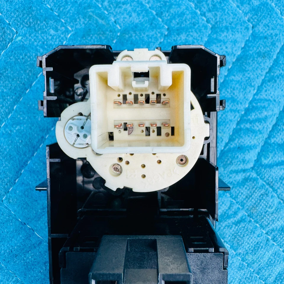 Interruptor de faros Ford Mustang GT 2005-2009 OEM 6R3T14K147BAW Foto 3 de 4