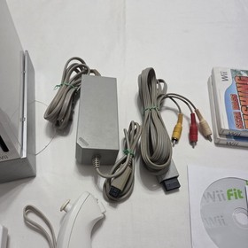 Nintendo Wii Console RVL-001 White w/ Controller, Nunchuk, Cables, Games- Tested