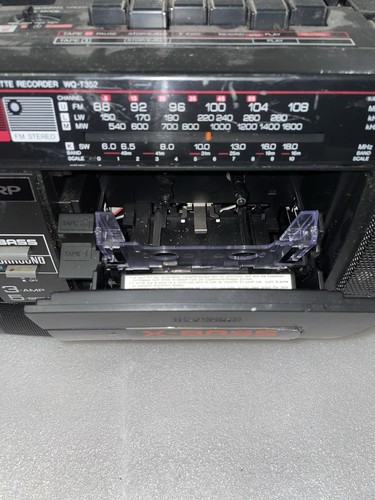 SHARP WQ-T352H Stereo Radio Cassette Recorder Boombox Ghettoblaster parzialmente difettoso! - Foto 9 di 12