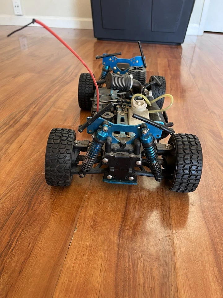 Vintage Duratrax Nitro Demon DTXD75 1:8 Scale Nitro Powered 4WD Rc Stadium Truck - Image 3 of 4