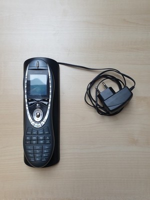 Logitech Harmony 885 Universal Remote Control mit Ladeschale