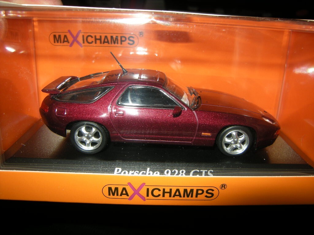 Minichamps Porsche 928 GTS 1991 - 1:43 Modellauto Silber Metallic