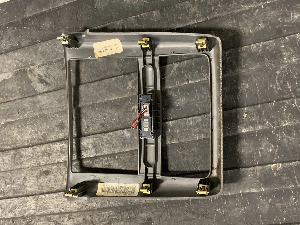 05 06 07 08 09 10 Chevrolet Cobalt tablero central radio embellecedor bisel 15274811 OEM Foto 2 de 4