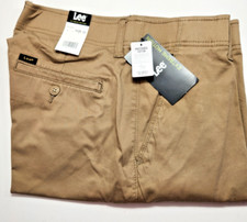 NWT LEE EXTREME MOTION SIZE 33 STRAIGHT FIT KAKI SHORTS 104183560