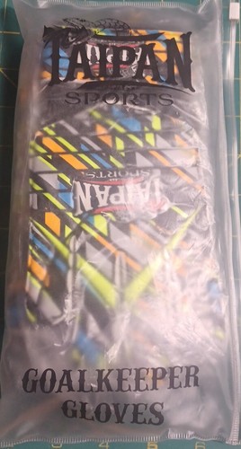 TAIPAN SPORTS Goalie Goalkeeper Gloves Size 5 New - Picture 3 of 3
