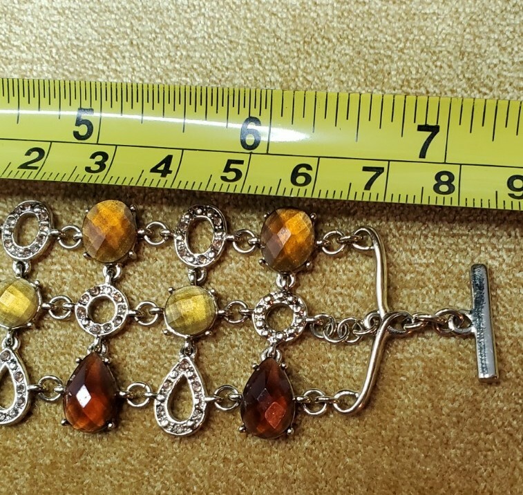 Bracelet En Ambre Marron Liz Claiborne - Fermoir Mousqueton - Métal Doré - Longueur 17-18 Cm - Neuf Sans Boîte