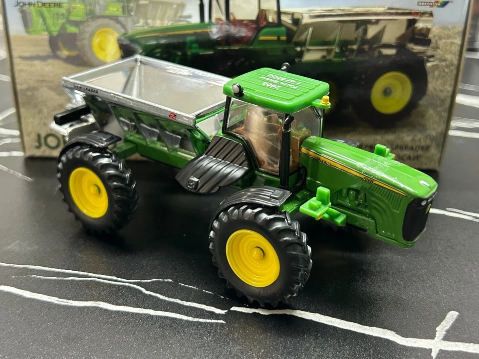 ERTL 1:64 John Deere 4920 Dry Box Spreader Diecast Model--Silver Special Edition - Image 4 of 4