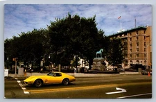 Postcard Connecticut Waterbury Horse Statue on Green Yellow Corvette Chrome L670