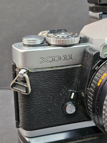 VINTAGE XD-11 MINOLTA FILM CAMERA *NOT TESTED* WITH EXTRAS - Picture 3 of 17