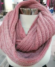 Cable Knit Scarf Infinity Loose Soft Knit Long Circle Pink Speckled NWT FUL-456