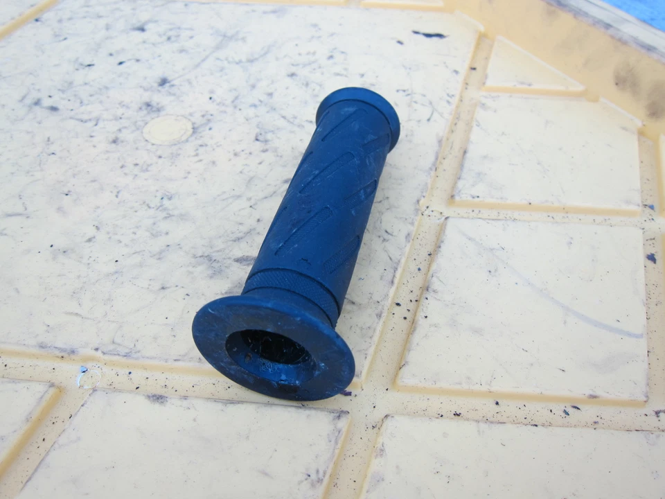 Empuñadura del acelerador derecho Suzuki SV650 2004 OEM Foto 2 de 4