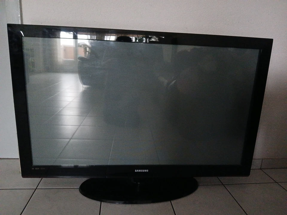 Fernseher Mit Led Lichter - Bild 1 von 1