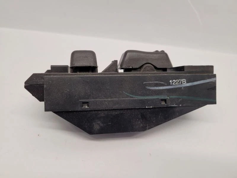 Chevrolet Tahoe 2002 02 interruptor de puerta delantera derecha derecha Foto 3 de 4