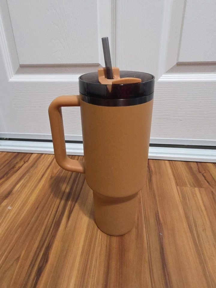 Copa Stanley marrón Foto 2 de 2