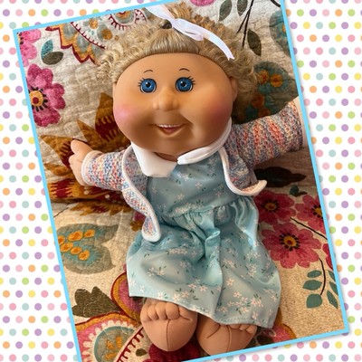 Sweet Cabbage Patch Kinder Puppe Mädchen Jakks China gewellt honigblonde Haare blaue Augen