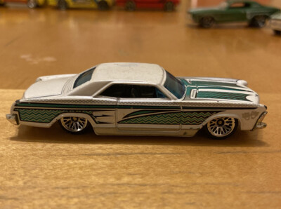 Vintage 2001 HOT WHEELS '64 Buick Rivera Original Rare White w