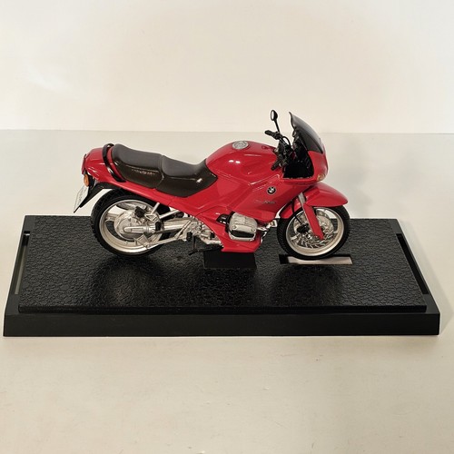 Revell 1:12 Scale BMW R 1100 RS Touring Diecast Motorcycle - with Box 08872 - Picture 6 of 10
