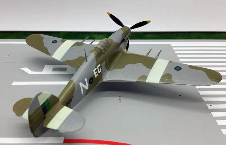 Hurricane Mk IIB Trop 34 Sqn 1944 India aircraft 1/72 finished Easy model plane - Image 3 of 4