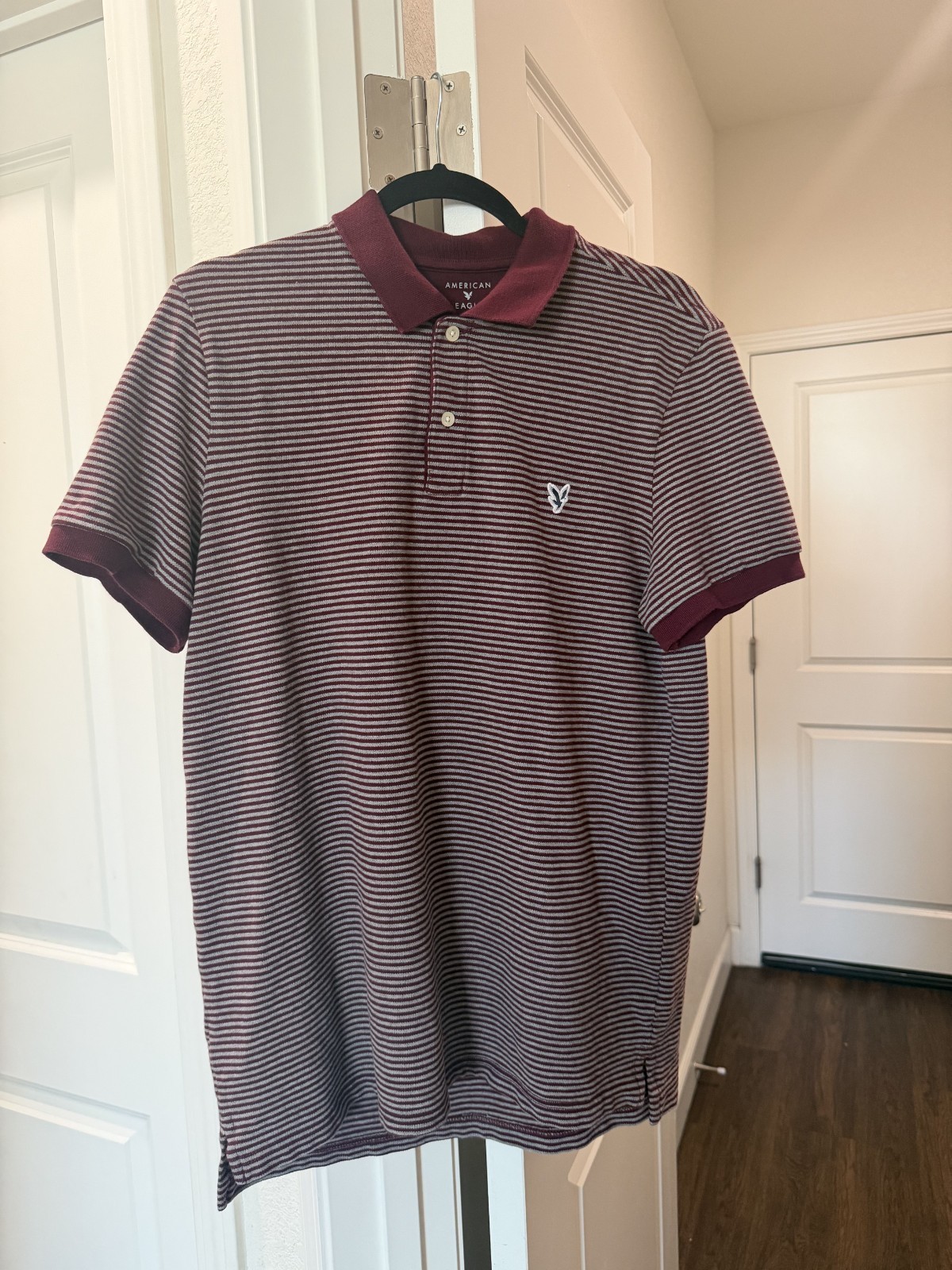 American Eagle Polo Shirt Size Large Burgundy color Super so