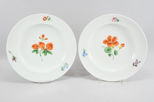 N56Y29- 2 Meissen Porzellan Teller flache Speiseteller 1.Wahl