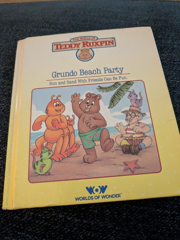 Worlds of Wonder: TEDDY RUXPIN - Grundo Beach Party - Book Only- No Tape
