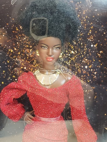 PRIMERA MUÑECA BARBIE NEGRA 40 ANIVERSARIO 2019 MATTEL GLG35 EN CAJA ORIGINAL - Imagen 2 de 9