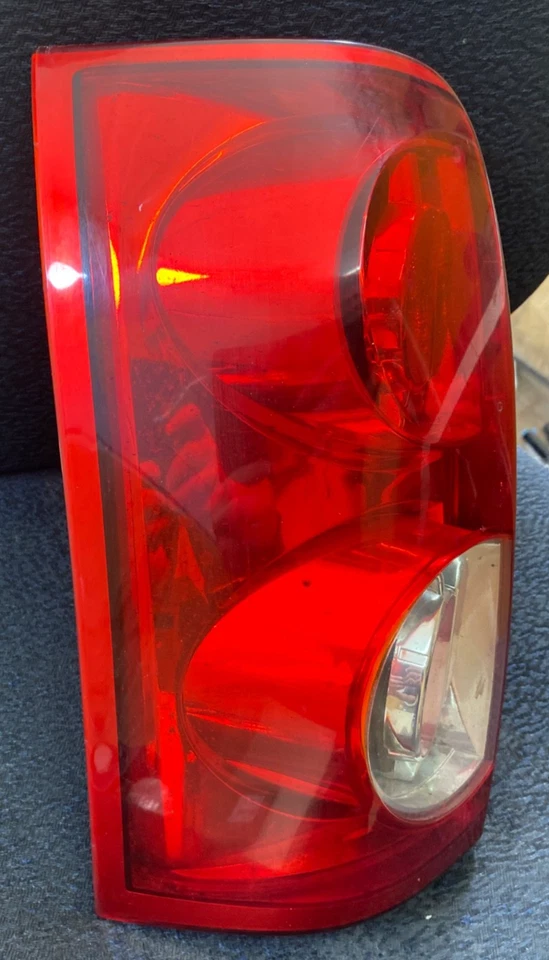 HOLDEN ADVENTRA WAGON LEFT HAND TAILLIGHT VY VZ - image 3 of 4