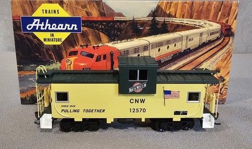 Caboose Athearn RTR HO Scale Chicago & North Western Wide Vision CNW 12570 | Condition: Used