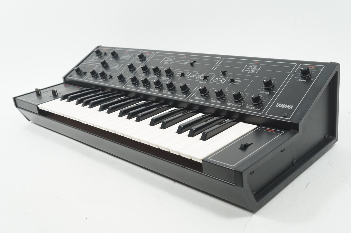YAMAHA CS-10 アナログシンセサイザー　ハードケース付き　ジャンク 美品 YAMAHA CS-10 アナログ シンセサイザー ハードケース付