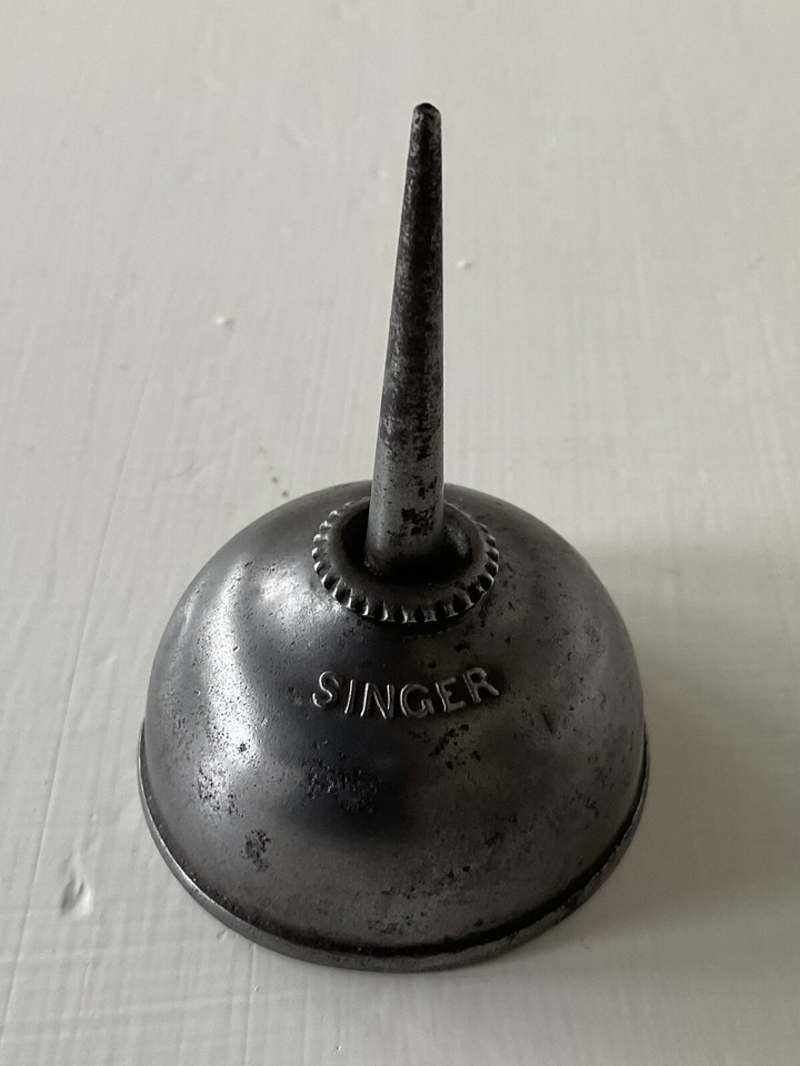 VINTAGE SINGER SEWING MACHINE THUMB OIL CAN IN VERY GOOD CONDITION. eBay