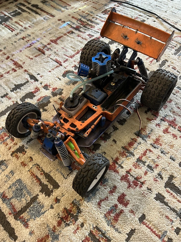 SH Engines Golden Lion RC Coche Camión Nitro Gas Buggy Para Reparación No Probado  Foto 2 de 4