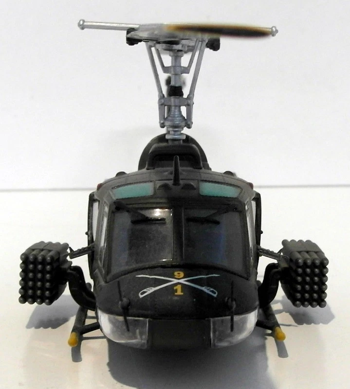 Corgi escala 1/48 Diecast 50401 - Huey UH-1C Iroquois Hog USMC Foto 3 de 3