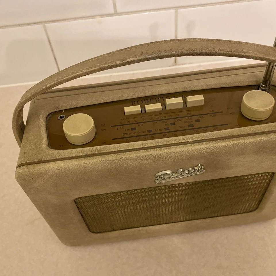 Roberts Revival R250 FM Digital Radio vintage retro cream leather look spares ? - Image 3 of 4