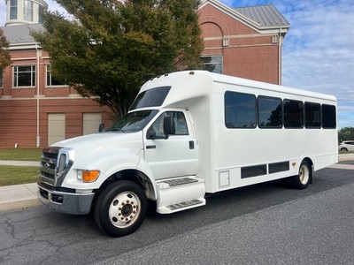 2011 Ford F-650 - Shuttle Bus