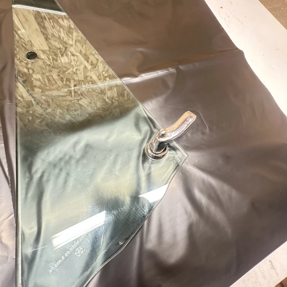 1979-1985 1st Gen Dodge Ram Ramcharger Vent Wing Window glass Pair D250 W250 - Image 4 of 4