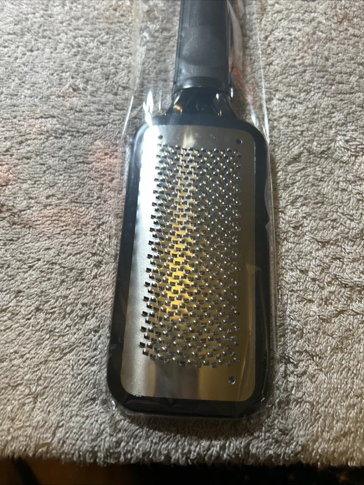 Two Foot File / Pedicure Rasp - Perfect for Calluses - Black - Image 4 of 4