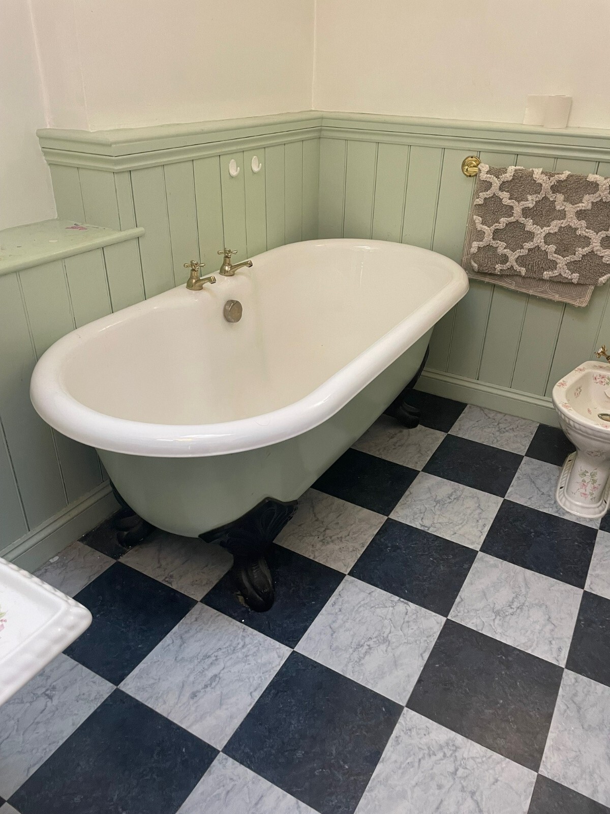 Traditional Roll Top Cast Iron Bath eBay