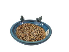 Napój dla ptaków z dwoma małymi ptakami okrągły niebieski szkliwiony 30cm