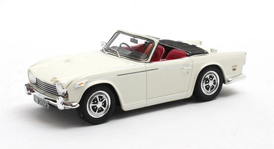 Triumph TR5 p.i. blanc 1967 1/43 Matrix - Photo 1/1