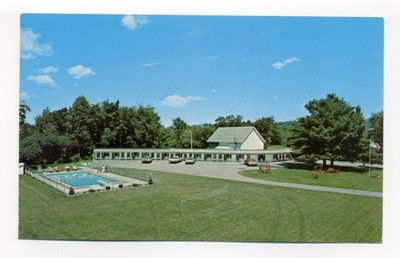 Castleton VT, Tag's Motel route 4A, Hosts Yvonne & Al Naugle,  postcard