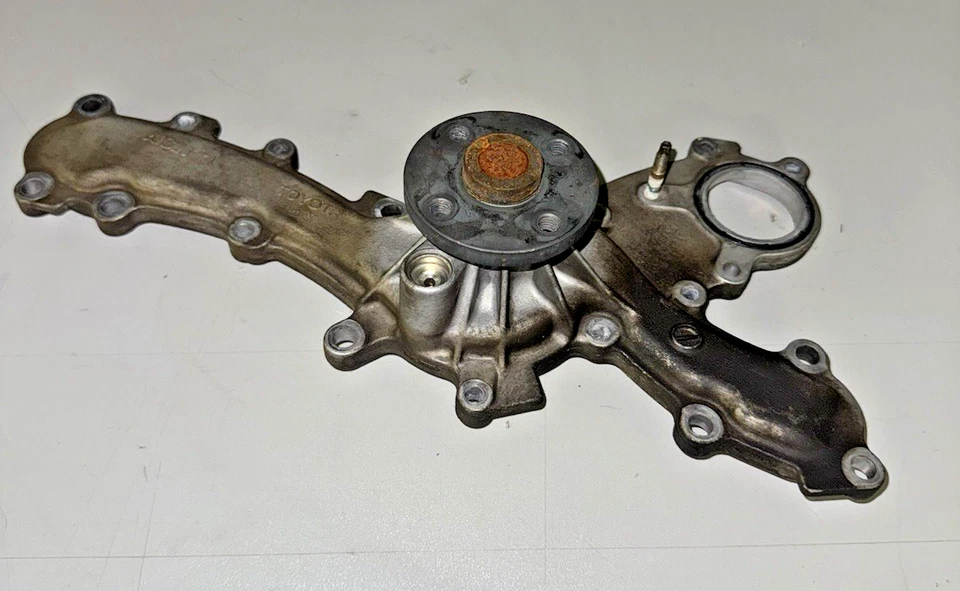 2015 TOYOTA SIENNA 3.5ltr V6 WATER PUMP AISIN GENUINE OEM USED PART 16100-09442 - Image 2 of 4