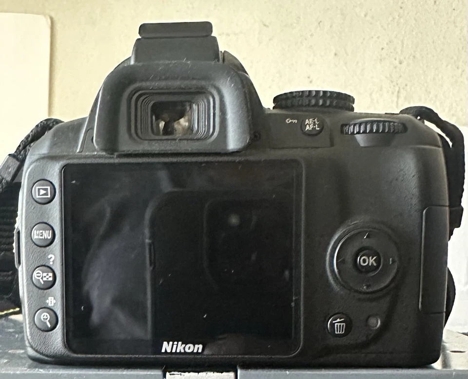 Nikon D3000 10.2MP Digital SLR Camera Black Body Only w/ Battery Charger - Image 4 of 4